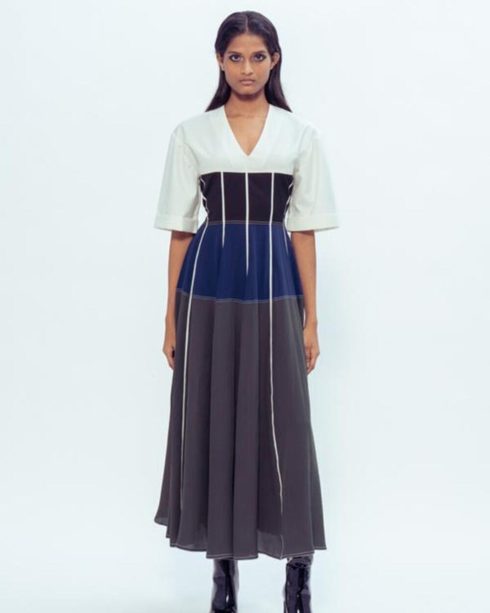 LOVEBIRDS Beatrix Colorblock Midi Dress in Ivory Onyx Midnight Blue Kale S